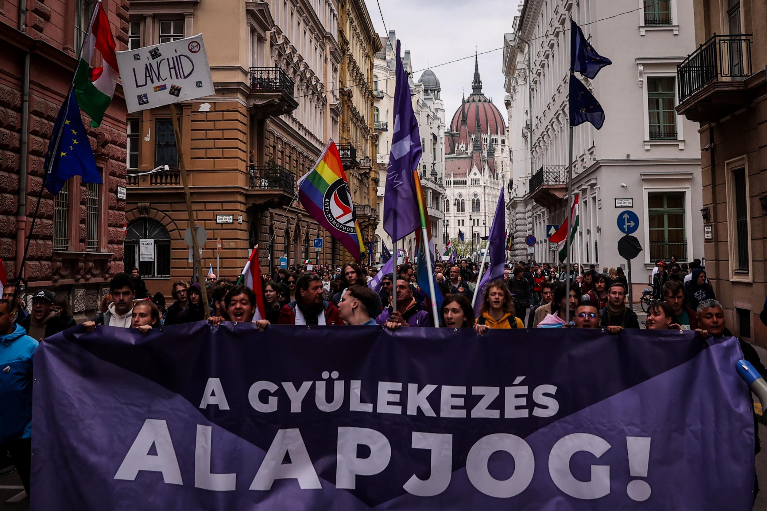 Parlamenti blokádnak indult, dulakodás lett a vége