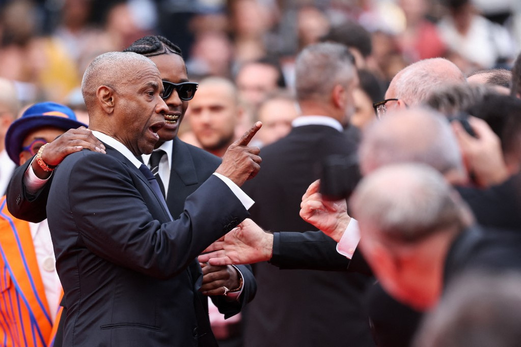 Denzel Washington amerikai színész összetűzésbe került egy fotóssal a dél-franciaországi Cannes-ban