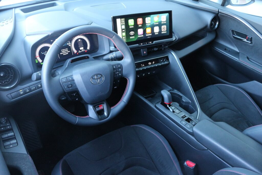 Toyota C-HR PHEV belső