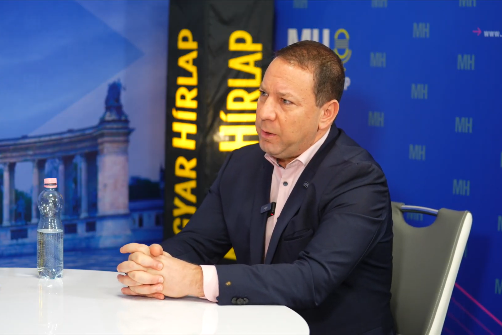Fotó: MH Kiss Rajmund szerint a német demokrácia diszkrét bája, ami Németországban történik