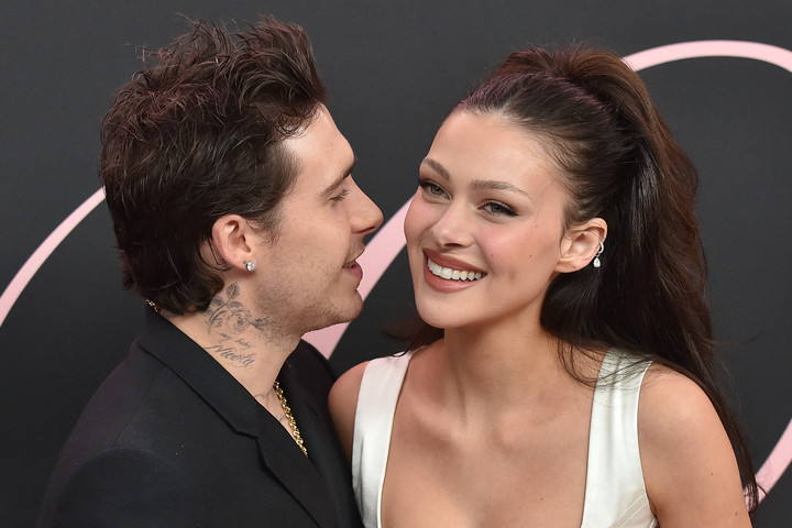 Fotó: AFP/Lisa O'connor Idomított férfiak: Nicola Peltz úgy irányítja a Beckham-fiút, mint Meghan Harry herceget