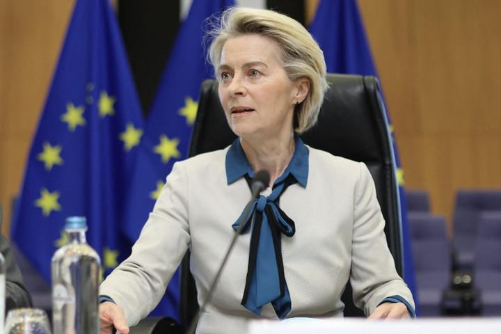 Fotó: AFP/Pool/Olivier Hoslet Az EU új, az orosz energiapiacot és bankrendszert célzó szankciós csomagot javasol