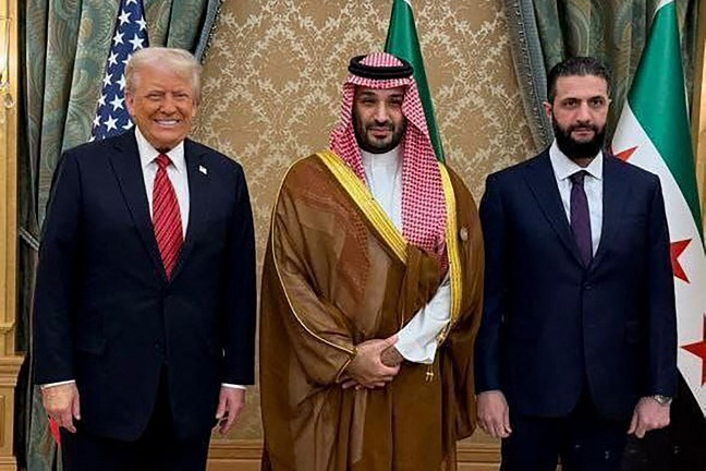 Fotó: AFP/SANA Donald Trump Szíria ideiglenes elnökével találkozott