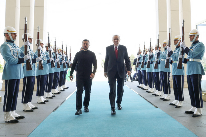 Fotó: AFP/Turkish Presidential Press Service/Handout Az ukránok többsége sikeresnek tartja Zelenszkij törökországi útját