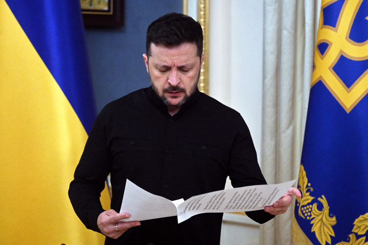 Fotó: AFP/Sergei Supinsky A 60 év felettieket is besorozzák Ukrajnában