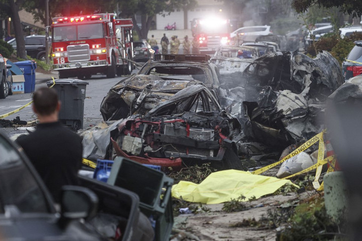 Fotó: AFP/Sandy Huffaker Lakott területre zuhant egy repülő San Diegóban