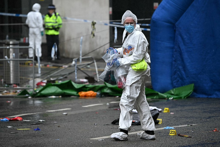 Fotó: AFP/Paul Ellis Autó hajtott a Liverpool győzelmét ünneplő tömegbe