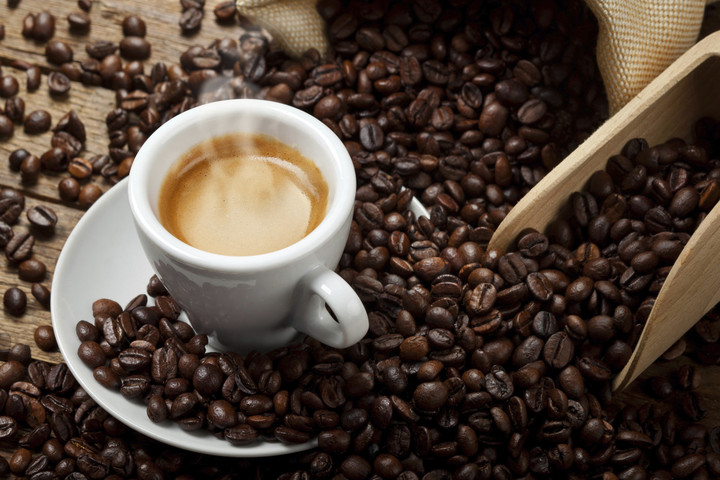 Láthatatlan kár: a koffein hatása, amit talán nem is sejt