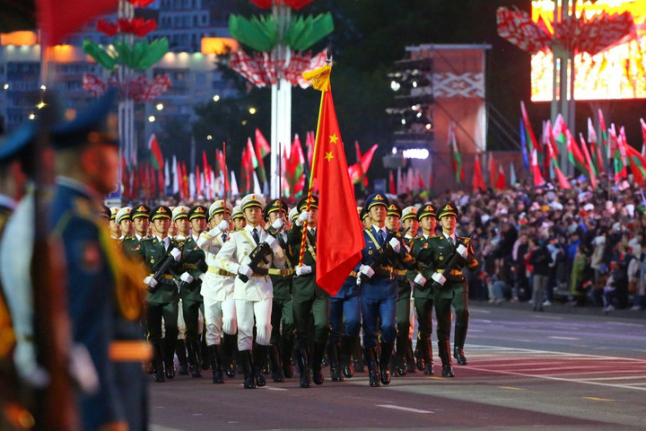 Fotó: AFP/Xinhua/Henadz Zhinkov Közös hadgyakorlat a láthatáron