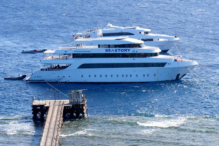 Halottnak nyilvánították az elsüllyedt turistahajó hét eltűntjét
