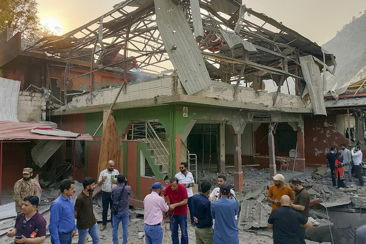 India azt állítja, csak terroristák infrastruktúráját támadta