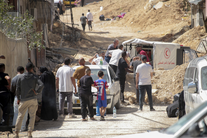 Fotó: Middle East Images via AFP/Mojahid Naw Újabb románokat menekítettek ki a Gázai övezetből