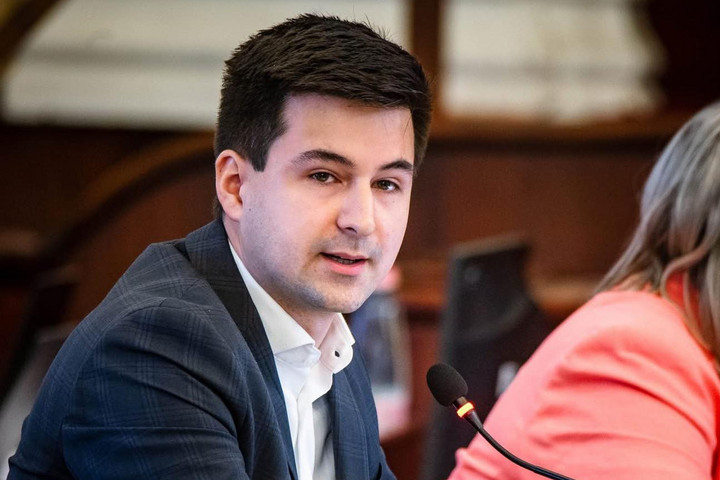 Fotó: Facebook/Gulyás Gergely Kristóf „A városvezető koalíció politikai védelem alá helyezte a Tisza Pártot és Kollár Kingát”