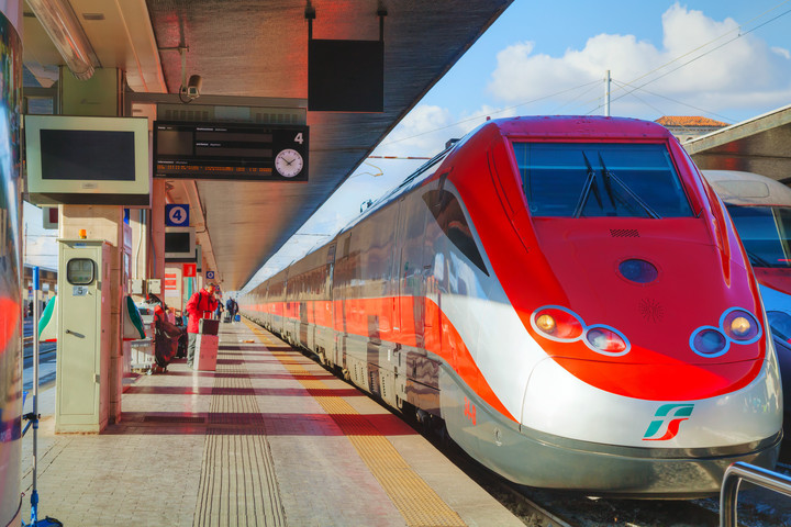Fotó: Northfoto Vonatok törlése és akár százhúsz perces késés