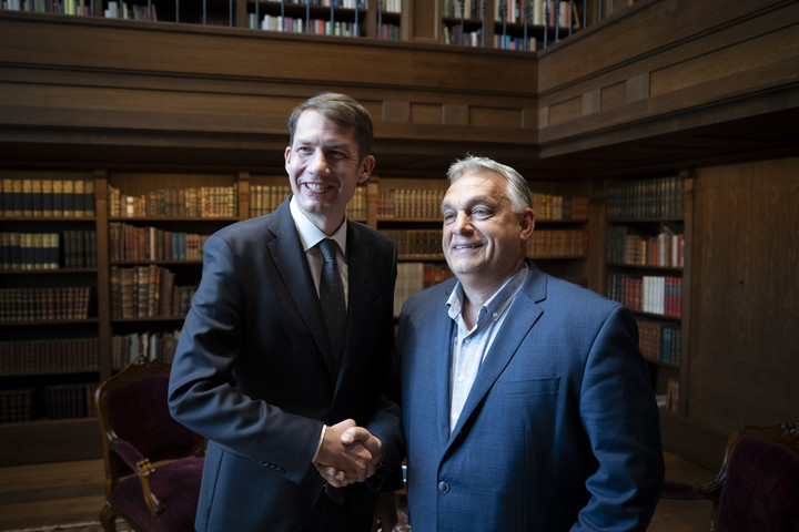 Fotó: MTI/Miniszterelnöki Kommunikációs Főosztály/Benko Vivien Cher Orbán Viktor a Vajdasági Magyar Szövetség elnökével tárgyalt