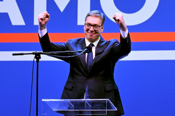 Feltartóztatták a Moszkvába tartó szerb elnök repülőgépét