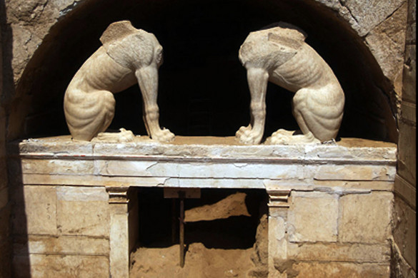 Egy tanulmány szerint Nagy Sándor napelemes sírt épített