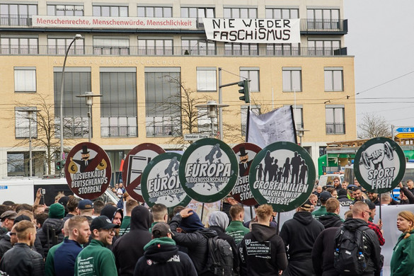 A németek a jobboldallal riogatnak