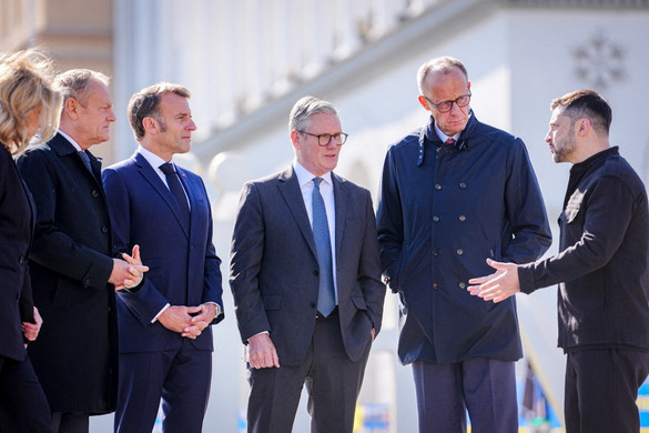 Macron három bejelentést tett Kijevbe érkezése után
