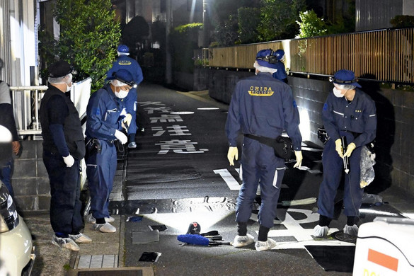 Bilincsben vihetik a két brit bűnözőt Japánba