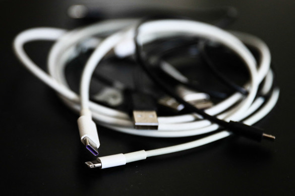 Áramütést okozó USB-töltőket hívtak vissza a forgalomból
