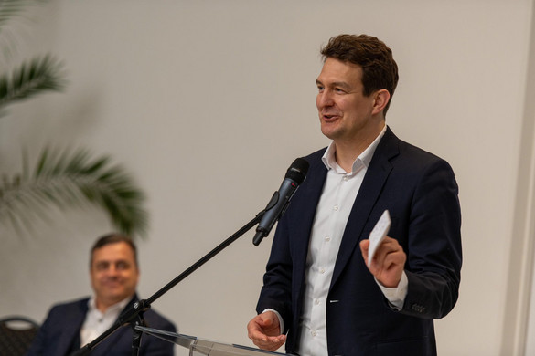 Több ezer diákot segítenek a Tanítsunk Magyarországért Programban