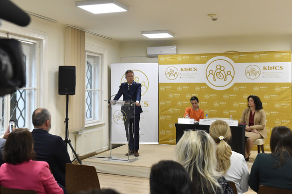 Tisztelet a nőknek, védelem a családoknak