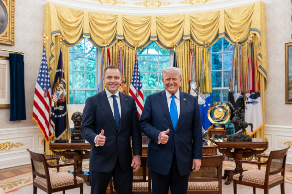 Donald Trump a lengyel ellenzéki elnökjelöltet fogadta a Fehér Házban