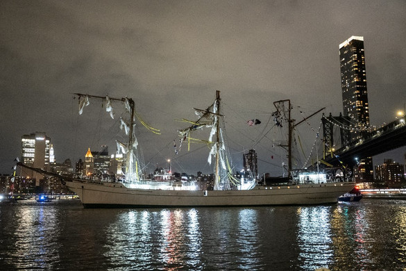 Döbbenet az East River partján