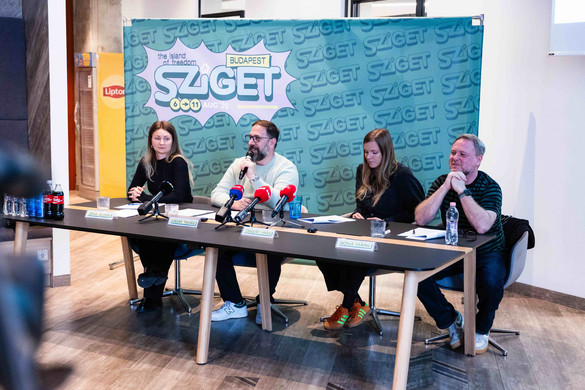 Színes madarakkal a Szigetre