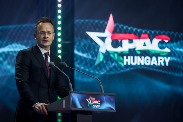 Szijjártó: Semmibe veszik a nemzetközi jogot, akik kedvenc kifejezése a jogállamiság