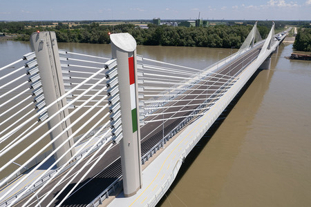 Átnevezik az egyik emblematikus hidat Magyarországon