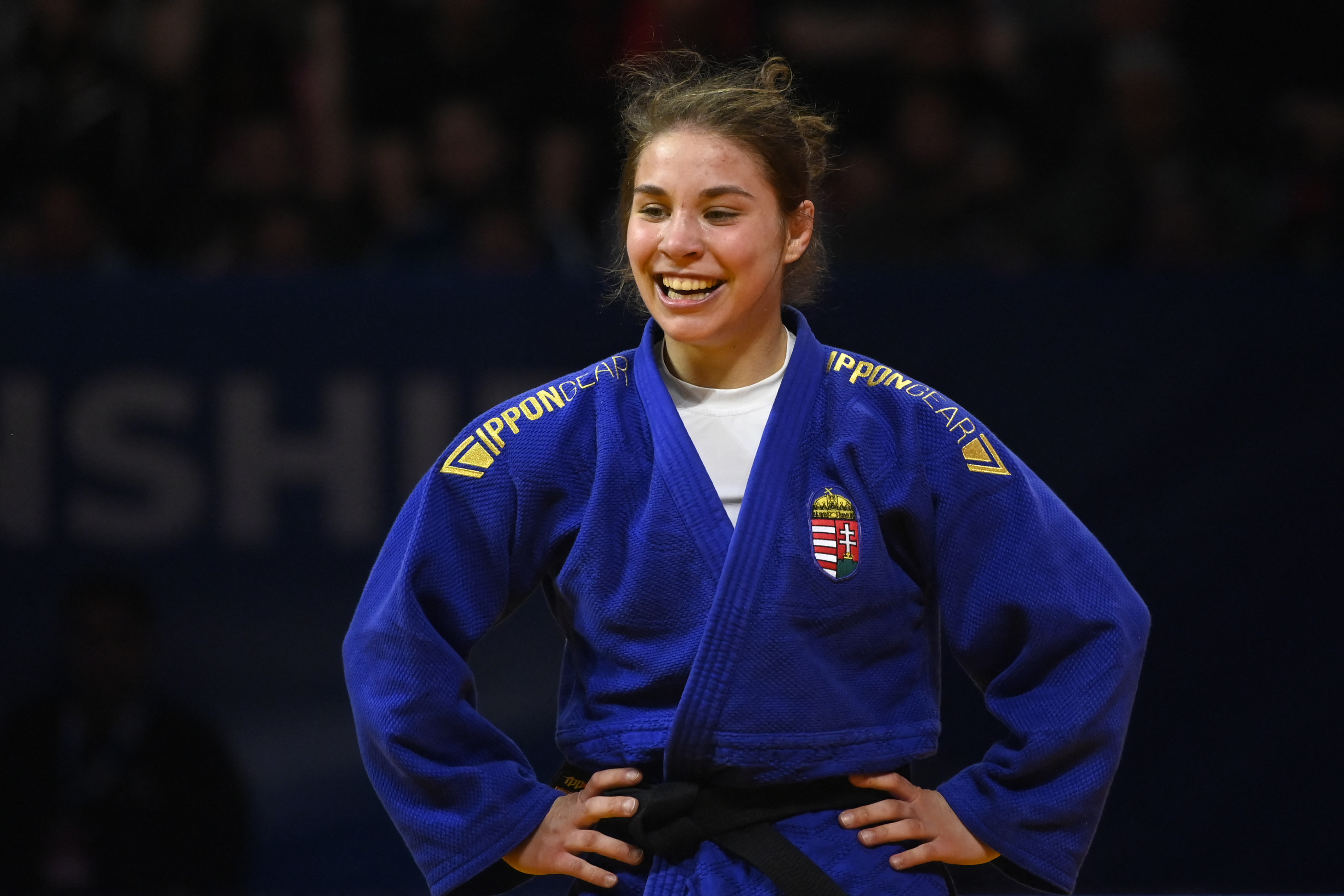 &Ouml;zbas szofi arany&eacute;rmes p&aacute;rizsban