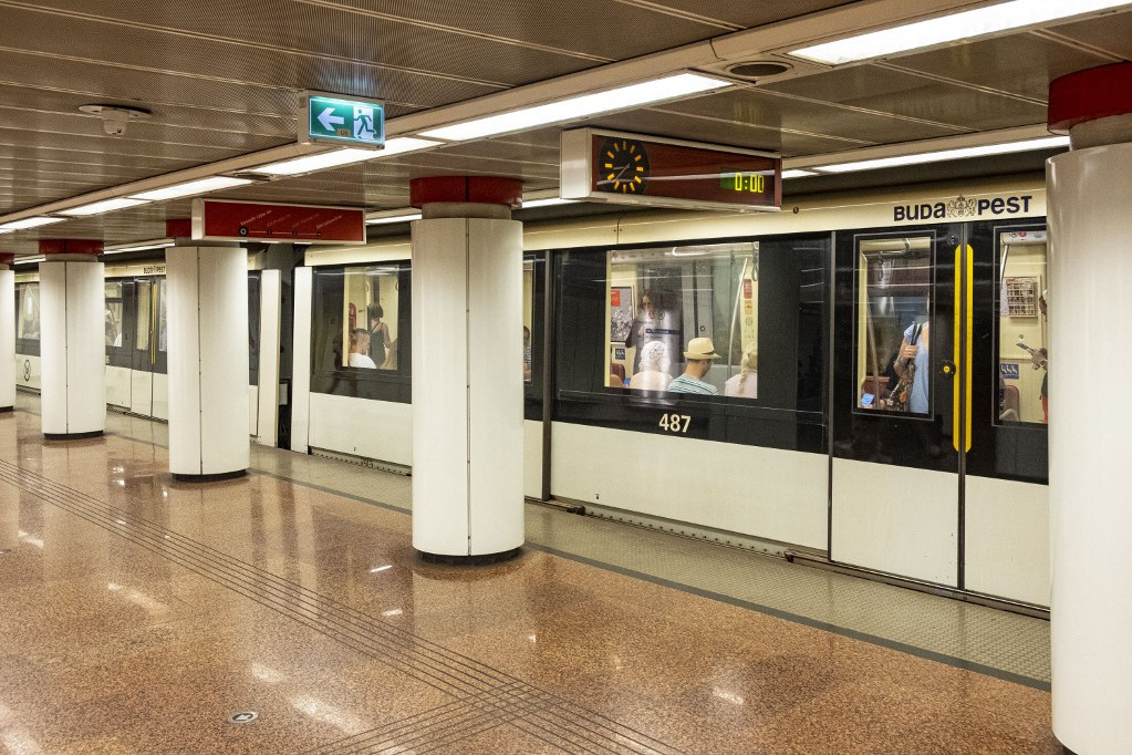 Embert gázolt a metró a Rákóczi téri állomáson
