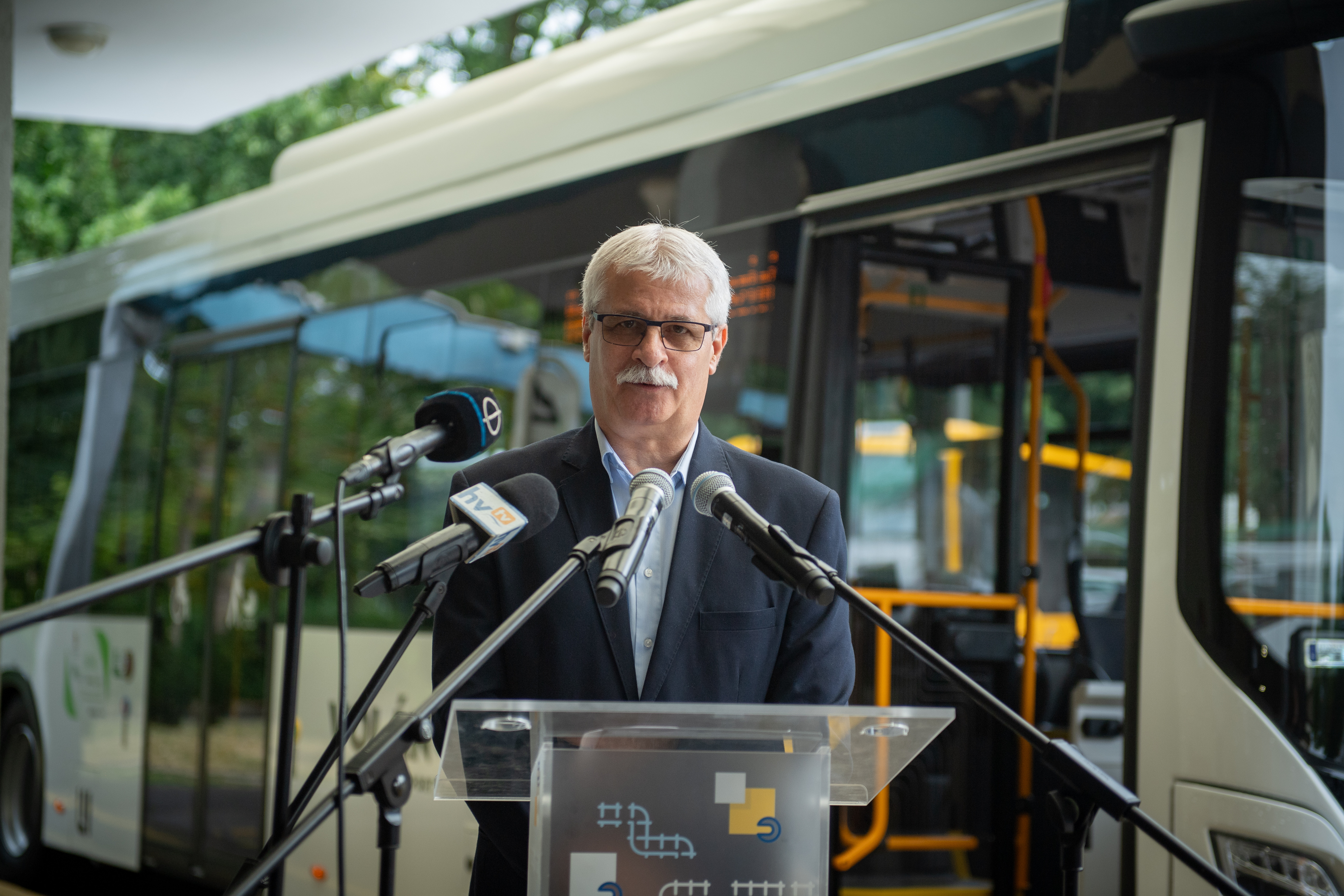 Elektromos Ikarus busz átadása Hajdúszoboszlón