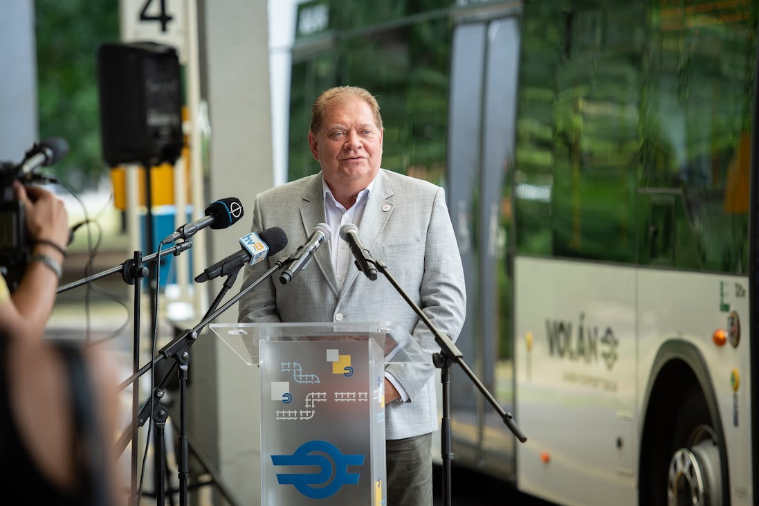 Elektromos Ikarus busz átadása Hajdúszoboszlón