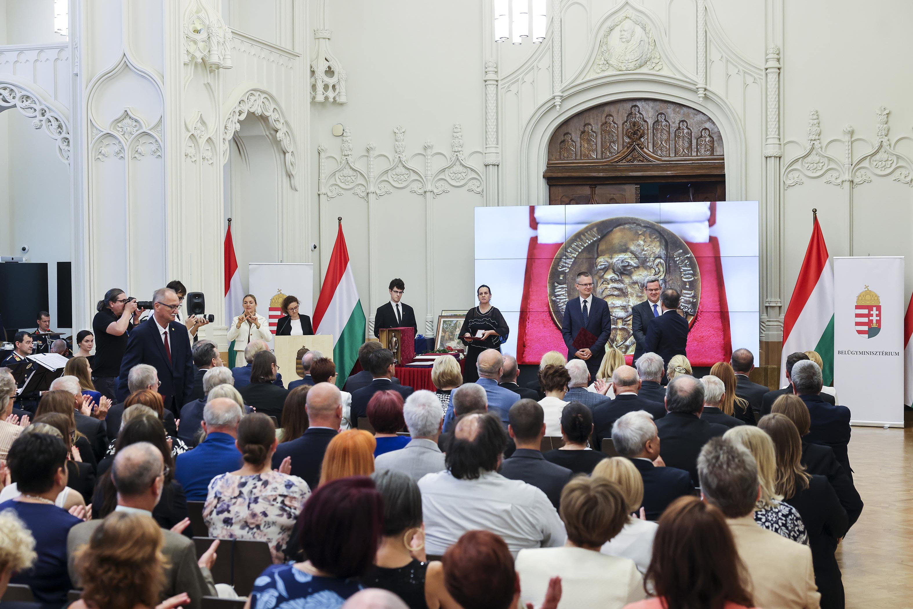 Az orvosok, ápolók munkája példaértékű szolgálat Kép