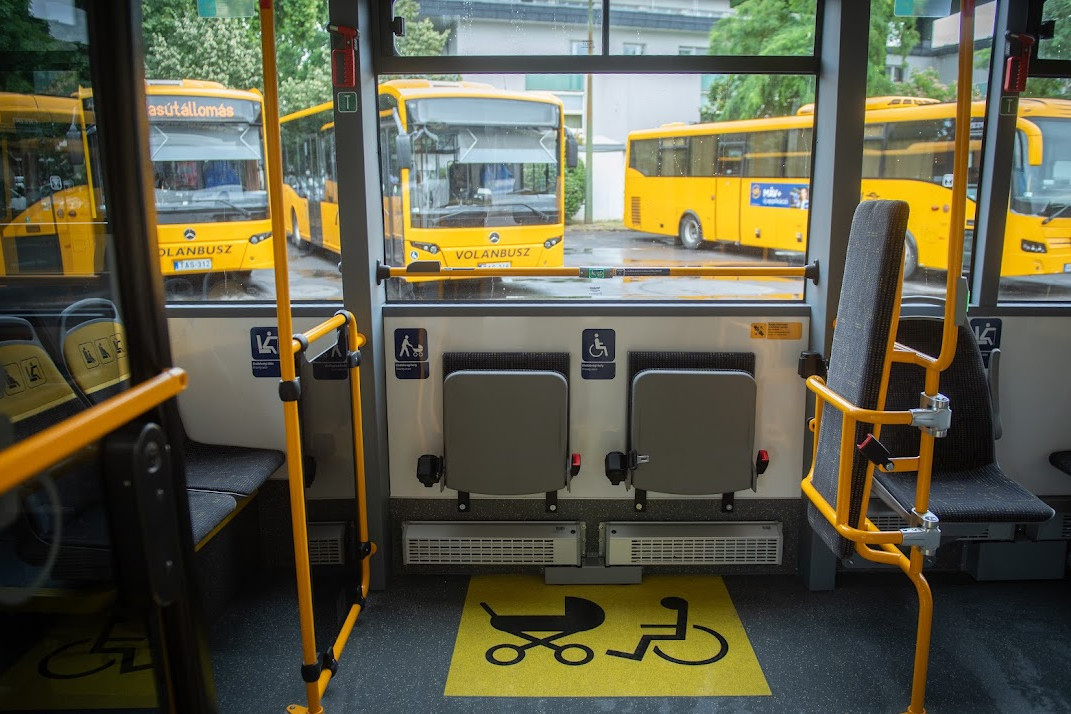 Elektromos Ikarus busz átadása Hajdúszoboszlón