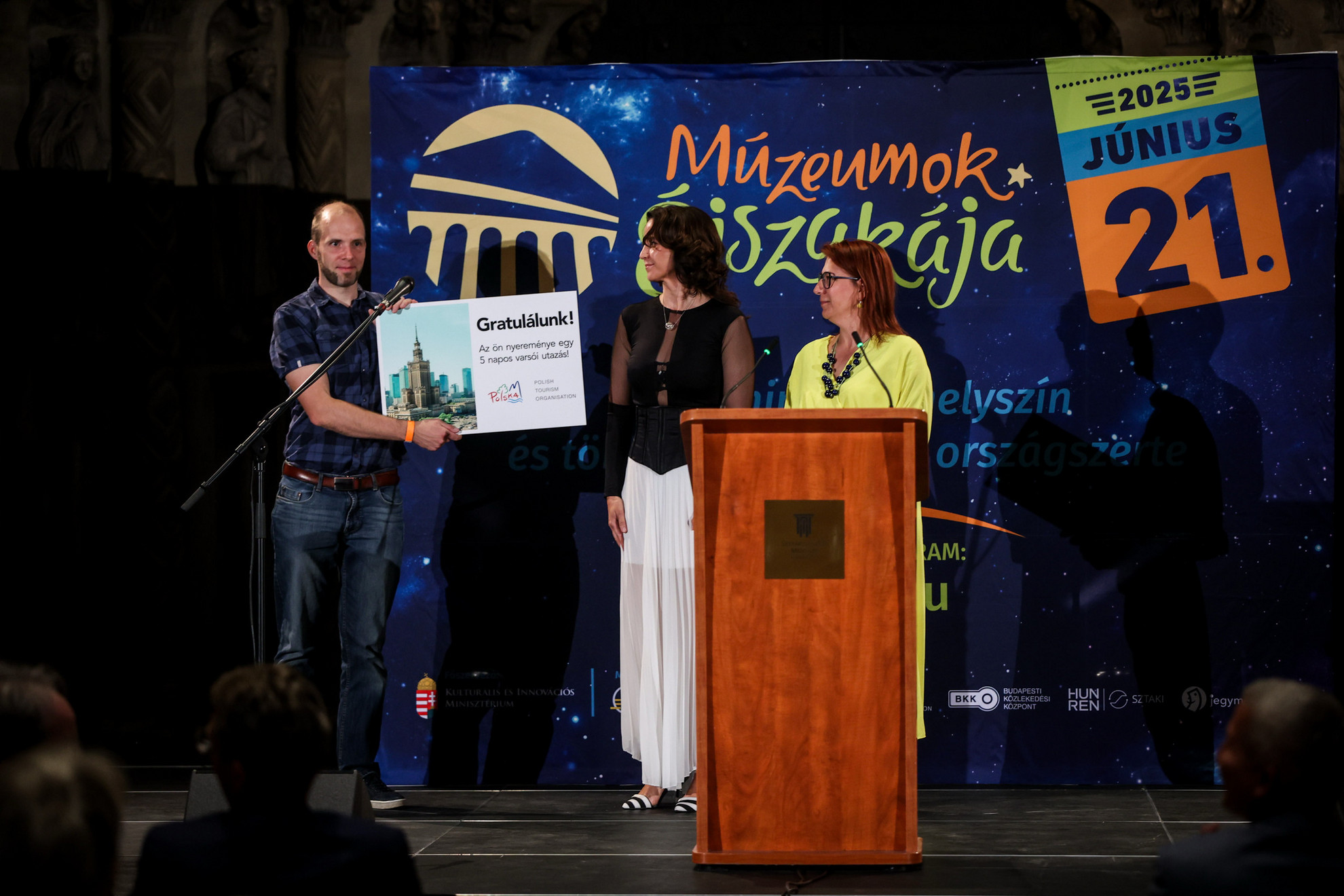 Varga Tibor, Gubás Gabi és Farkas Melinda a Múzeumok Éjszakája országos megnyitóján, 2025. június 21-én