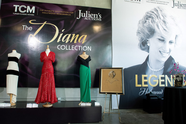 Diana hecegnő ruháira lehet majd licitálni Beverly Hillsben
