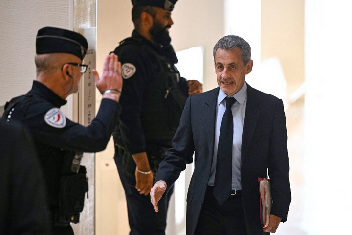 Fotó: AFP/Hugo Mathy Sarkozy magánzárkában kezdi meg börtönbüntetését