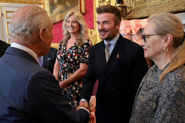 Lovagi rangra emelte a brit uralkodó David Beckhamet