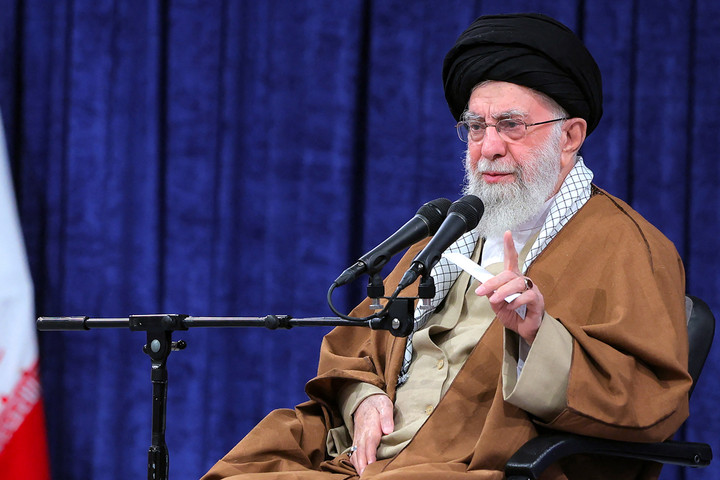Fotó: AFP/Khamenei.ir Az iráni vezető szerint Izraelt „szétzúzták” a háború alatt