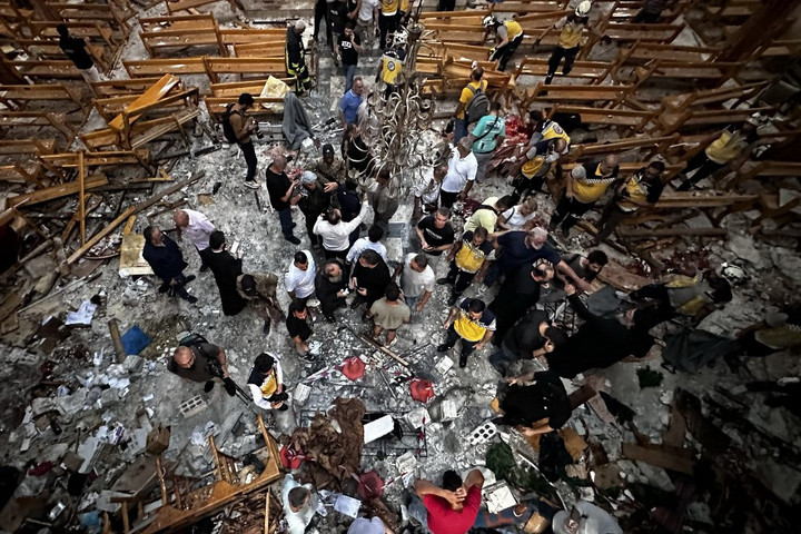Fotó: AFP/Anadolu/Bakr Al Kasem Több halálos áldozata van egy öngyilkos merénylő robbantásának egy damaszkuszi templomban
