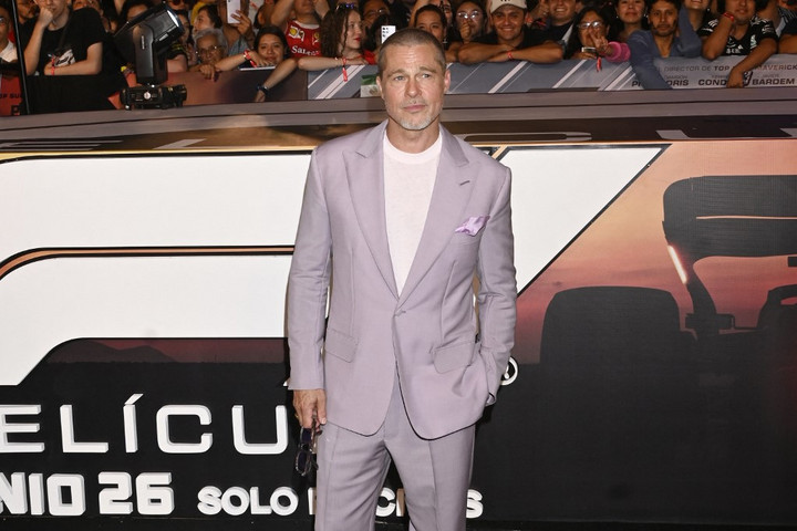 Fotó: NurPhoto via AFP/Eyepix/Carlos Tischler Brad Pitt mindenkit sokkolt