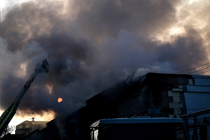 Fotó: AFP/NurPhoto/Dmytro Smolienko Orosz üzemanyagszállító-szerelvény elleni támadásról számolt be az ukrán katonai hírszerzés