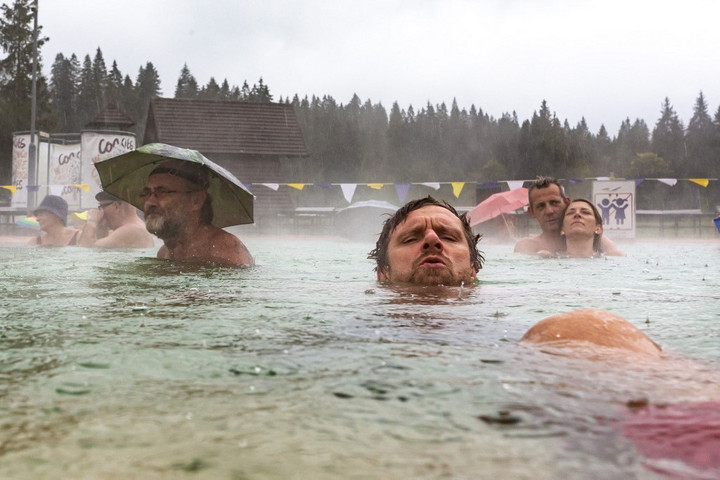 Fotó: AFP/NurPhoto/Dominika Zarzycka Továbbra is zárva marad a párkányi fürdő