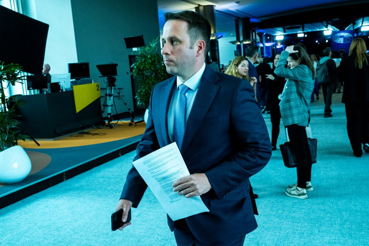 Nyilvánosságra került a szerződési lista