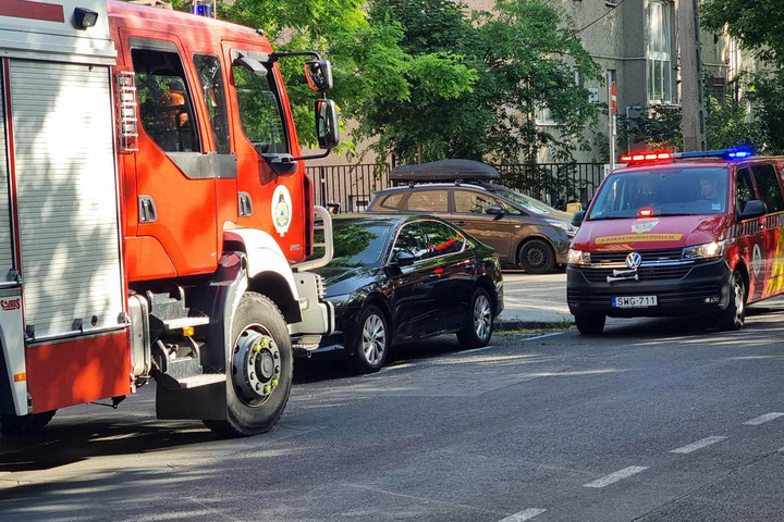 Fotó: MH/BánTóthKata A fővárosban nyolcvannál több esetben hívták a tűzoltókat a viharos időjárás miatt
