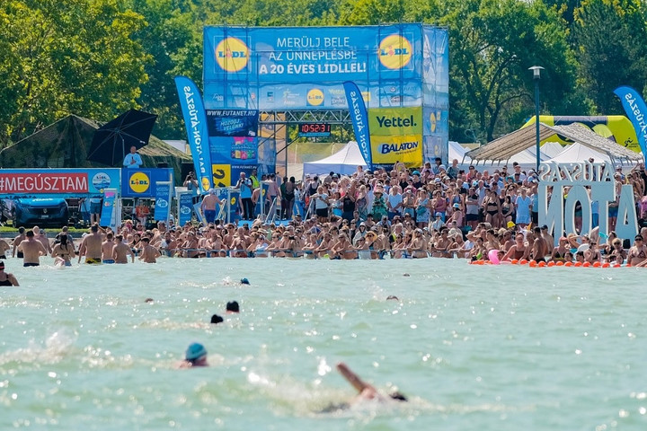 Fotó: Facebook/Balaton-átúszás Ismét elhalasztották a Balaton-átúszást